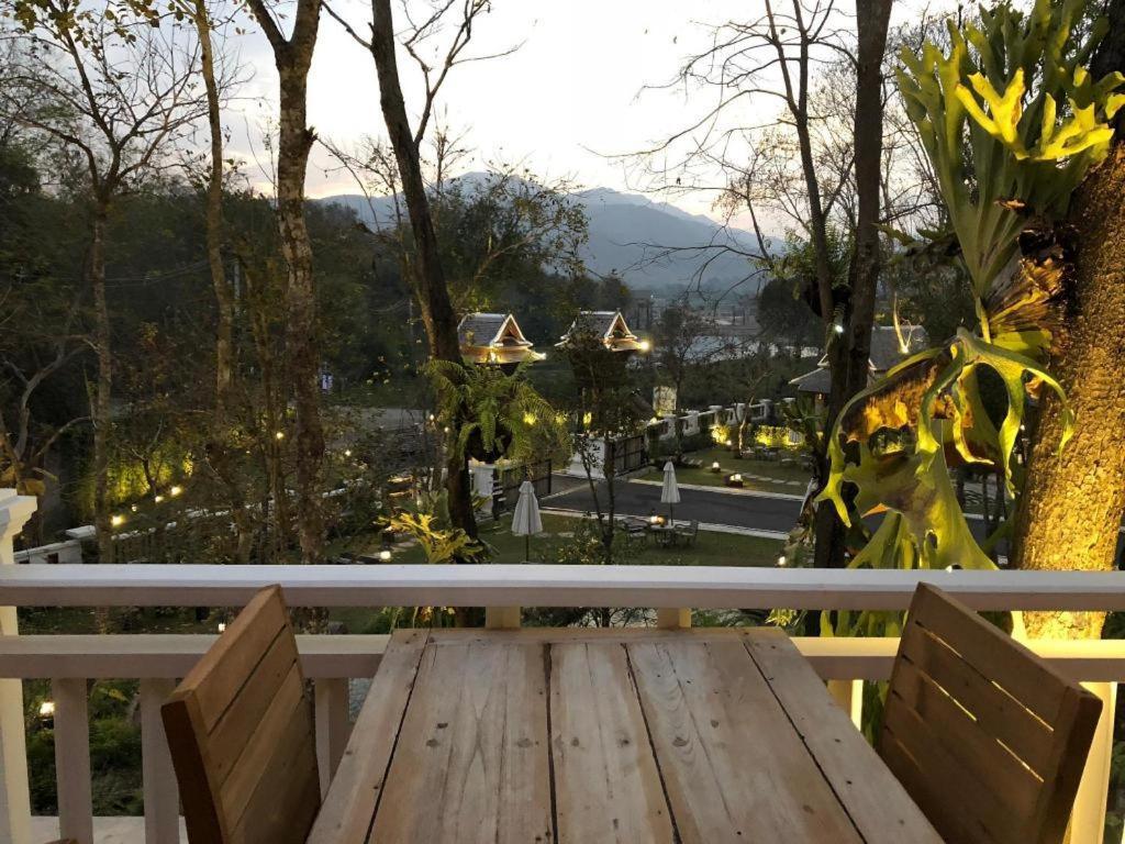 Ruean Racha Chiang Mai Exterior foto