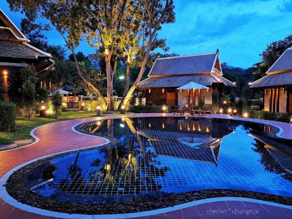 Ruean Racha Chiang Mai Exterior foto